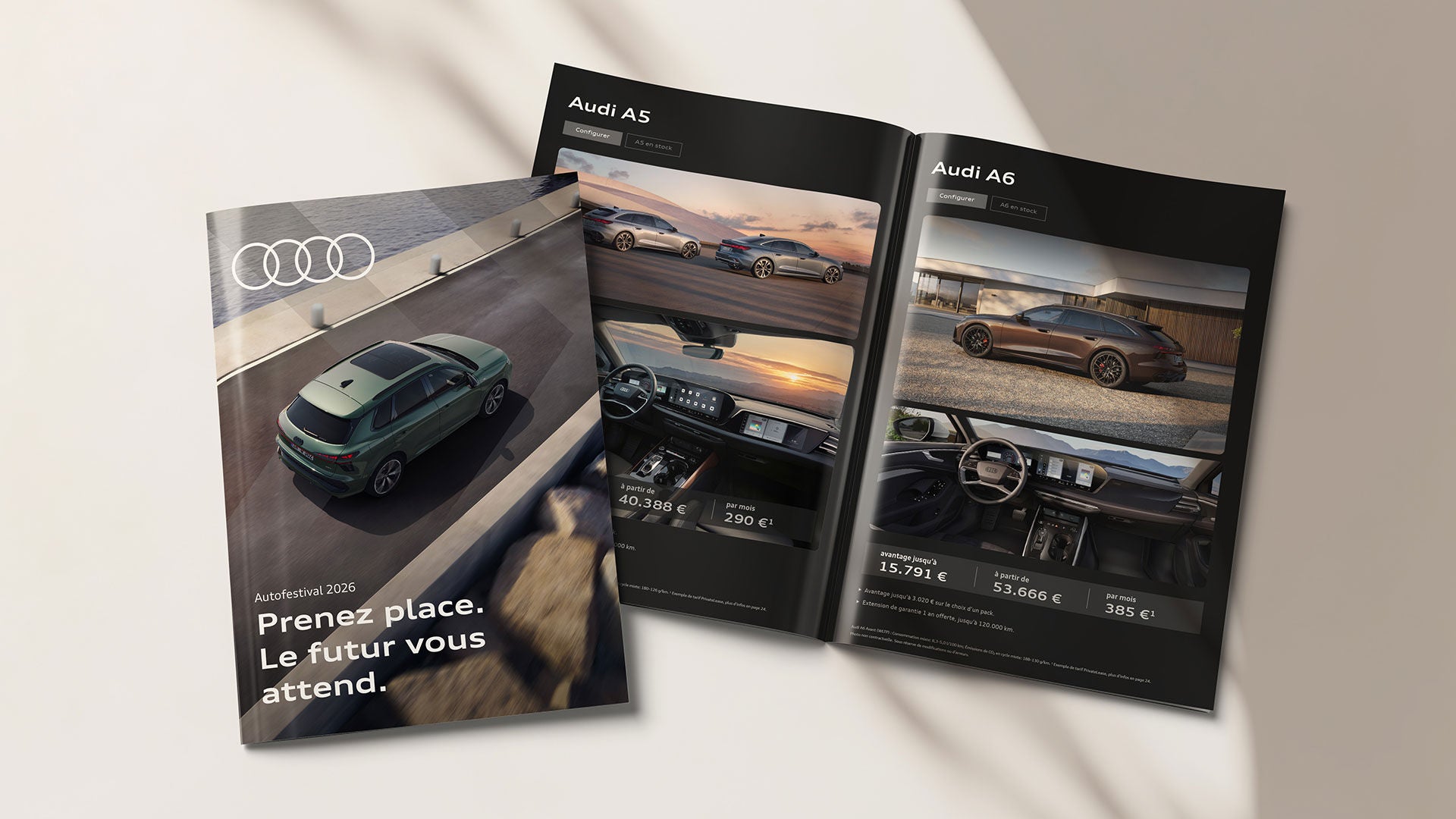 Une femme souriante est assise sur le siège conducteur d'un Audi Q3.