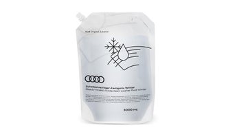 Schwarzer Beutel mit 3 l Sommer-Scheibenreiniger und Audi-Logo
