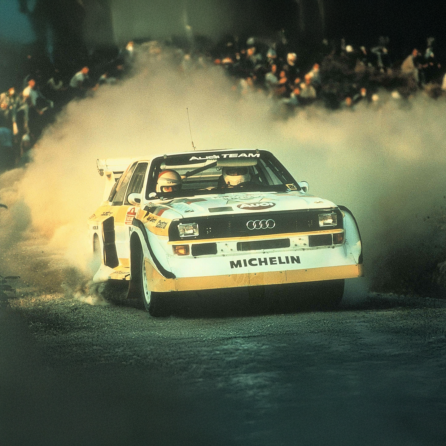Presencia icónica del Audi quattro durante el Rally mundial en Paraguay.