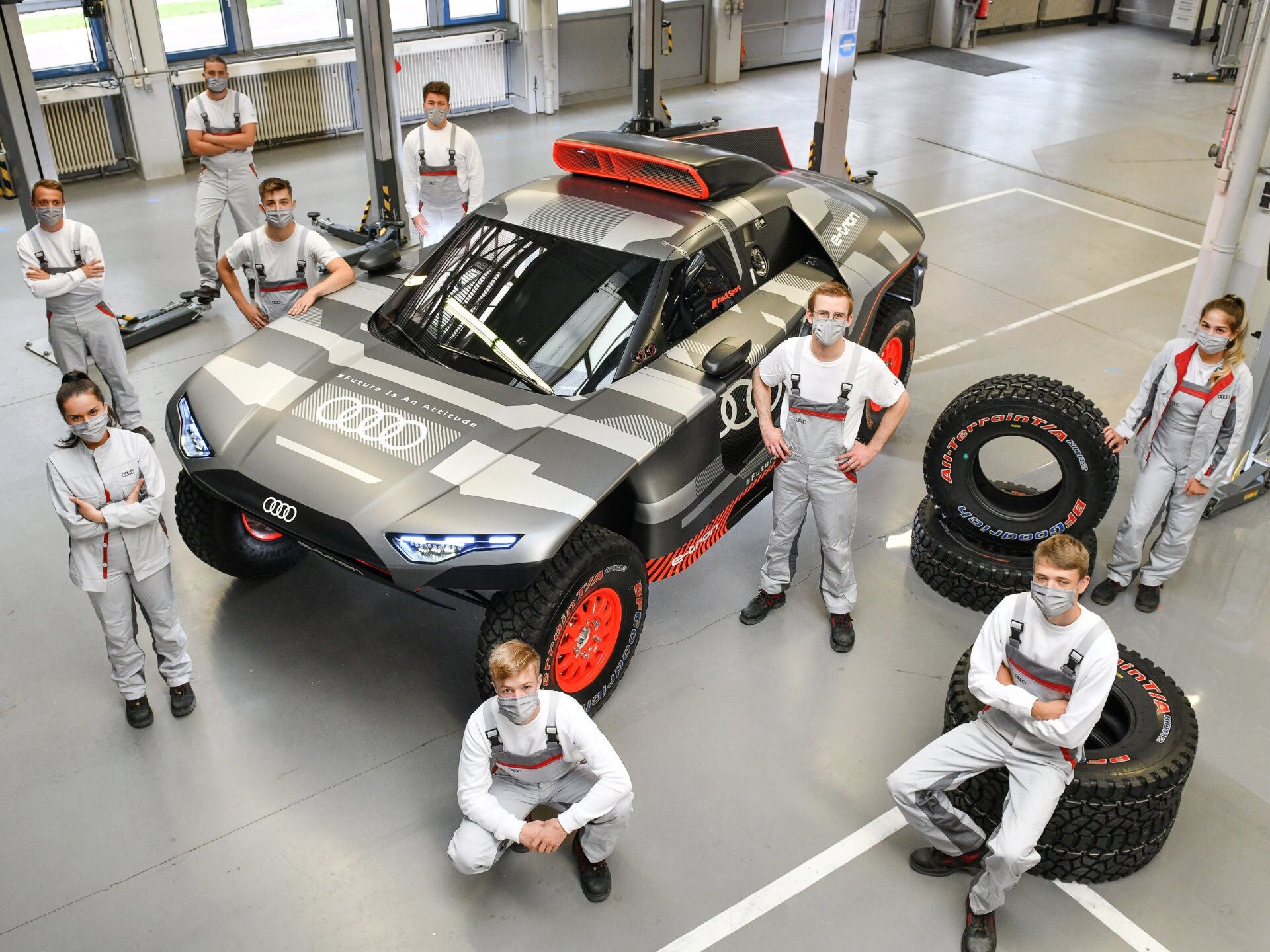 Azubis bauen Showcar für Rallye Dakar 2022