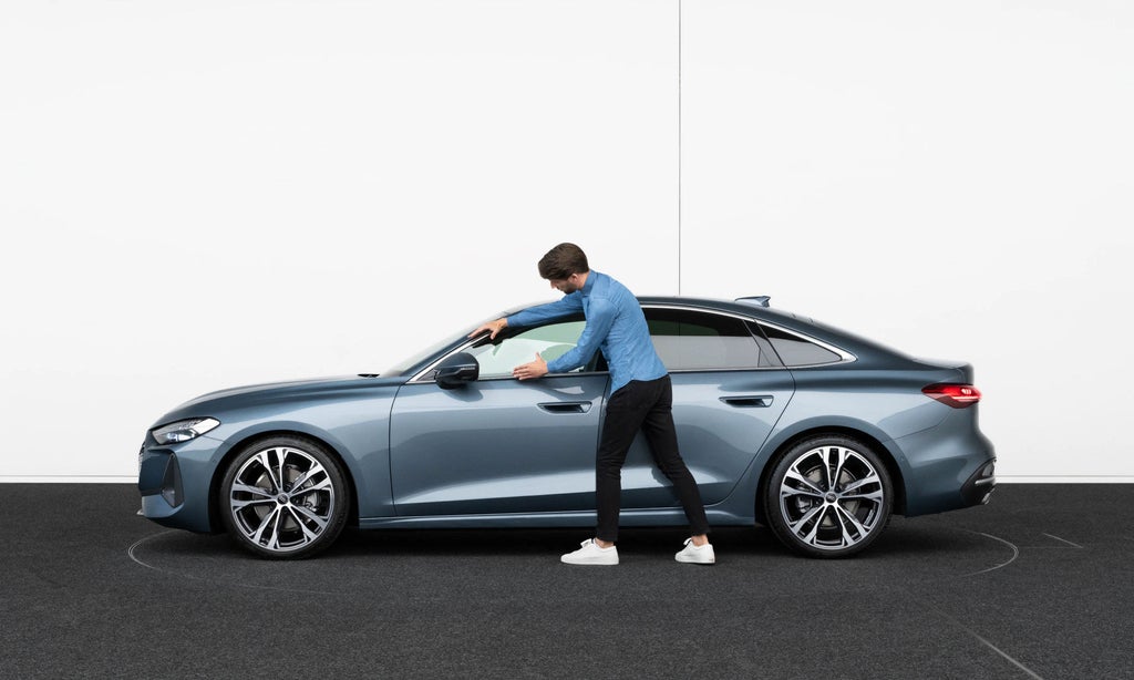 Projektant Jakob Hirzel w Audi A5.