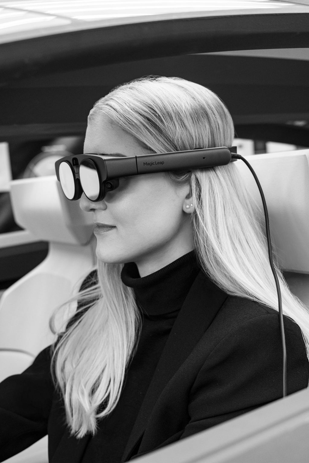 Christina mit Mixed-Reality-Brille.