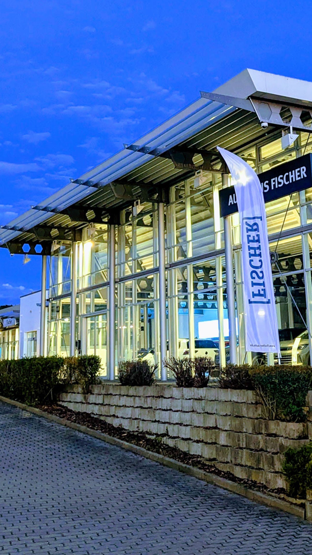 Außenansicht Autohaus Fischer Petersberg