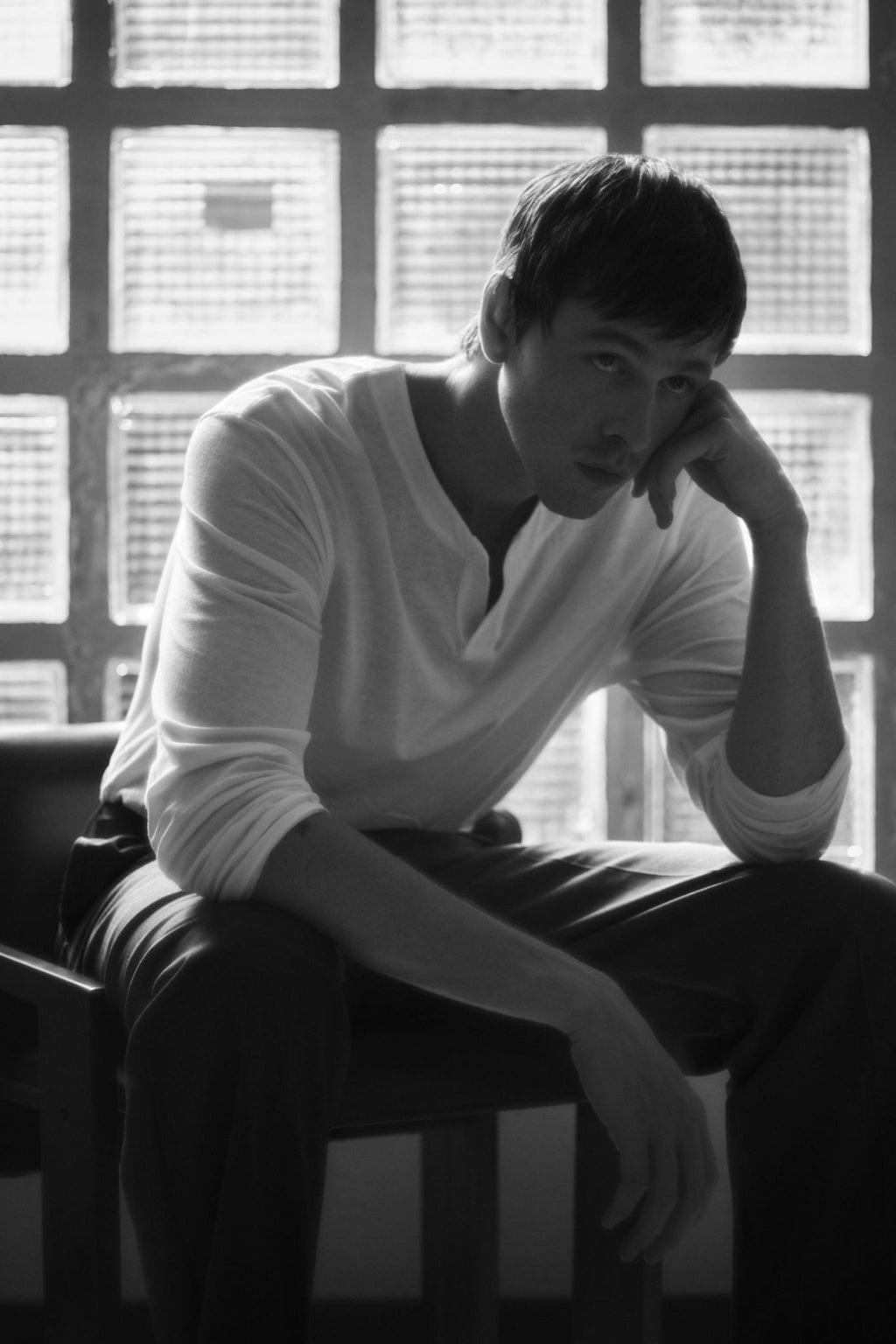 Sitting portrait of Harris Dickinson.