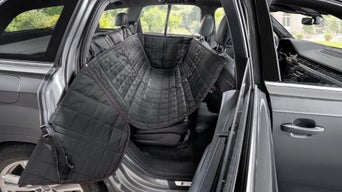 Rücksitzschutzdecke im Auto