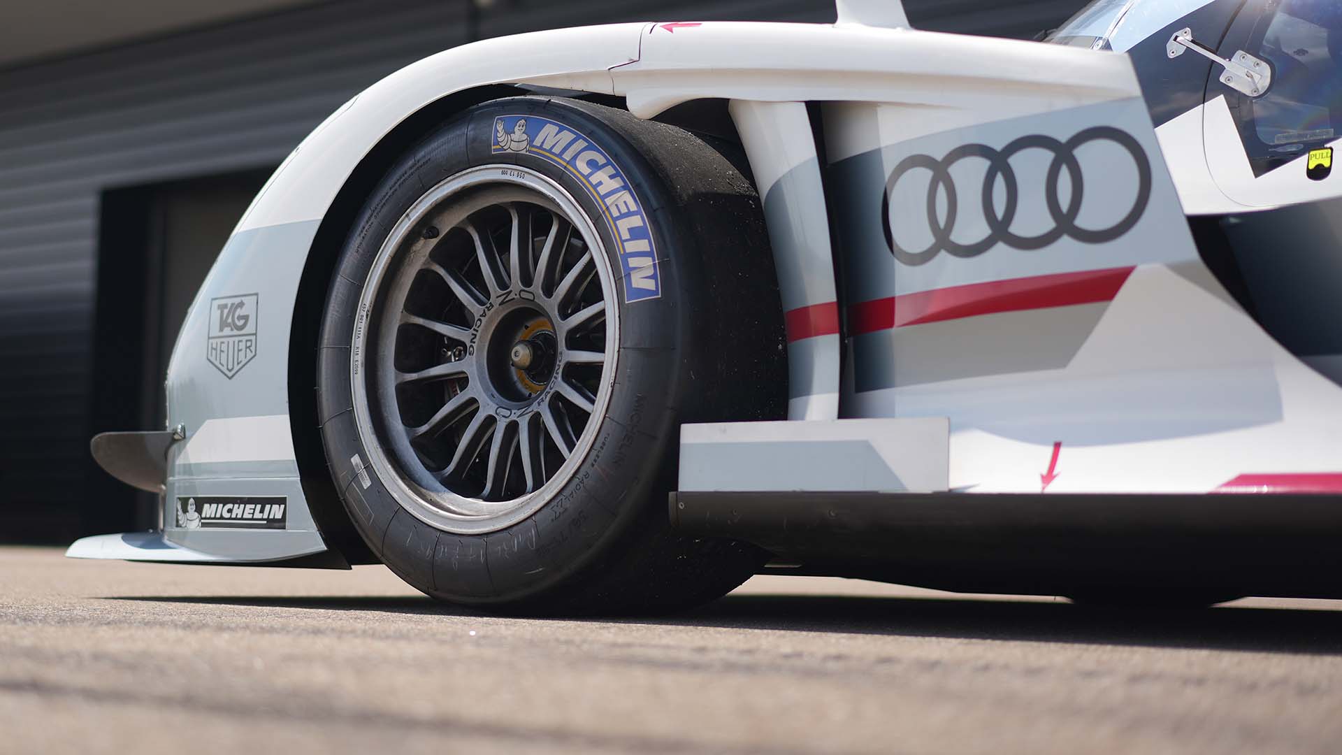 A picture showing the front of an Audi R18 e-tron quattro race car on display in Neuburg.