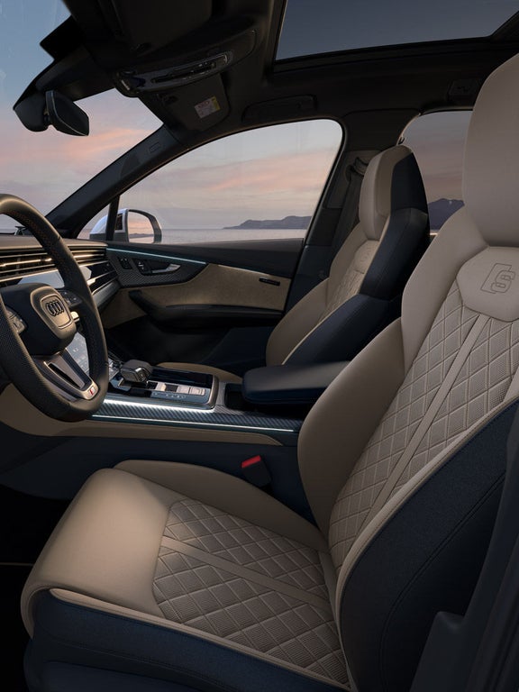 Foto de un Audi Q7 SUV personalizado con Audi exclusive.