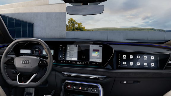 Audi SQ5 SUV Panorama display