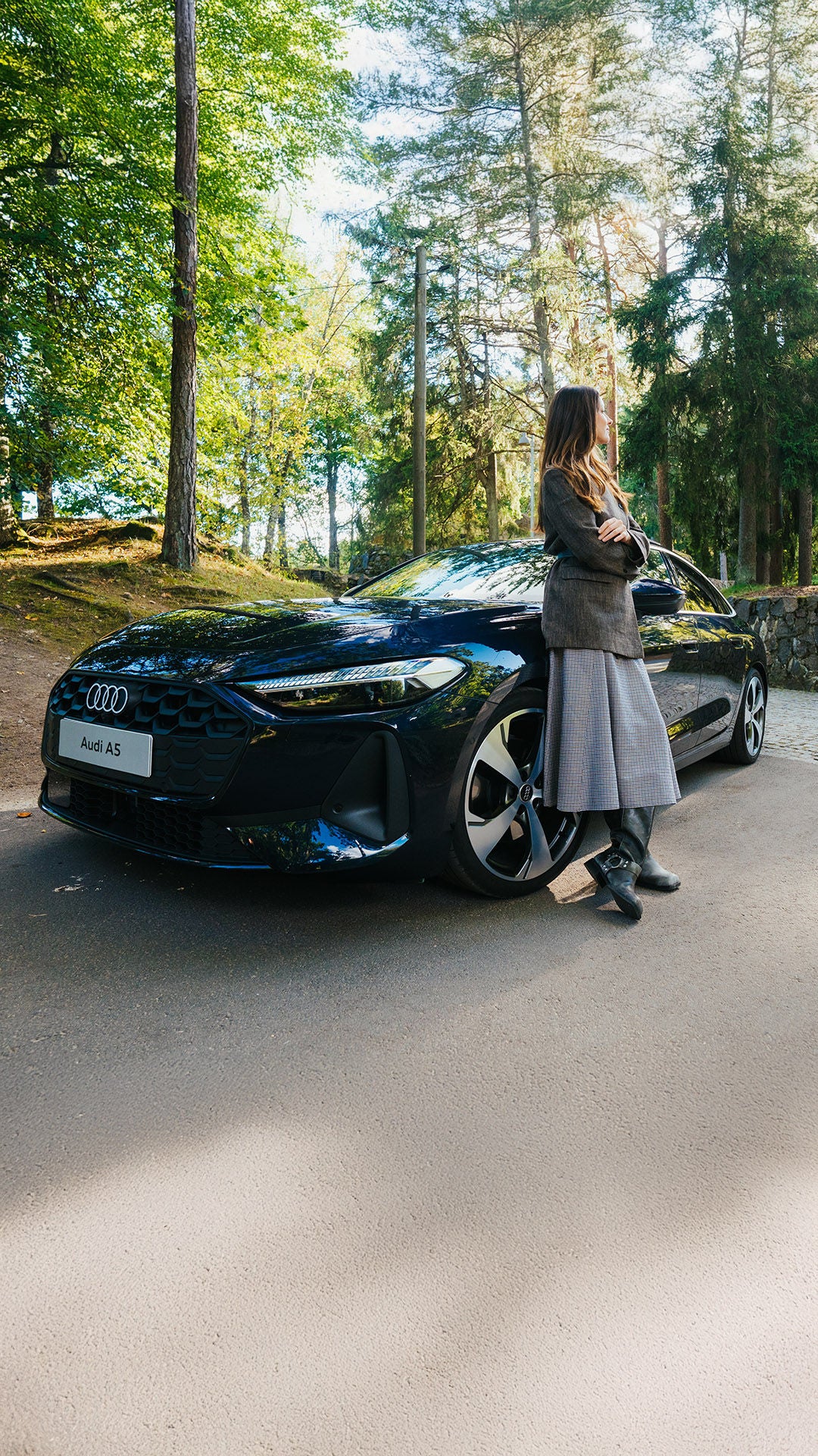 Audi A5 autod pargitud maja kõrval tagantvaates