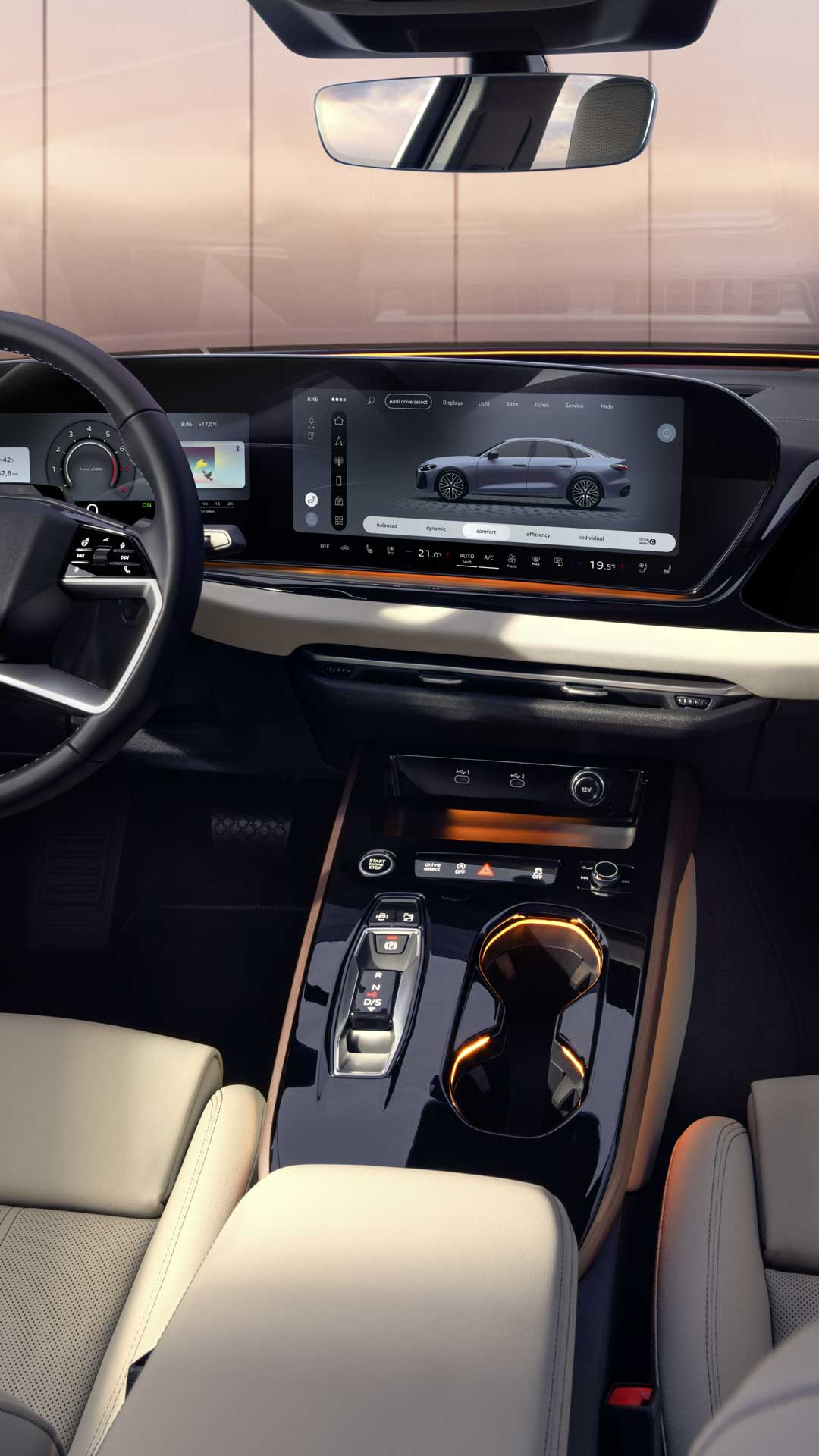 Blick von der Rückbank in das Cockpit der A5 Limousine. Zu sehen sind unter anderem die MMI Displays und das Lichtdesign mit dem Interaktionslicht am unteren Rand der Windschutzscheibe.