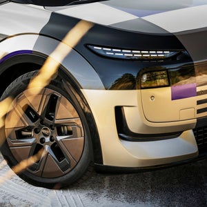 Audi A2 e-tron in een camouflage-wrap