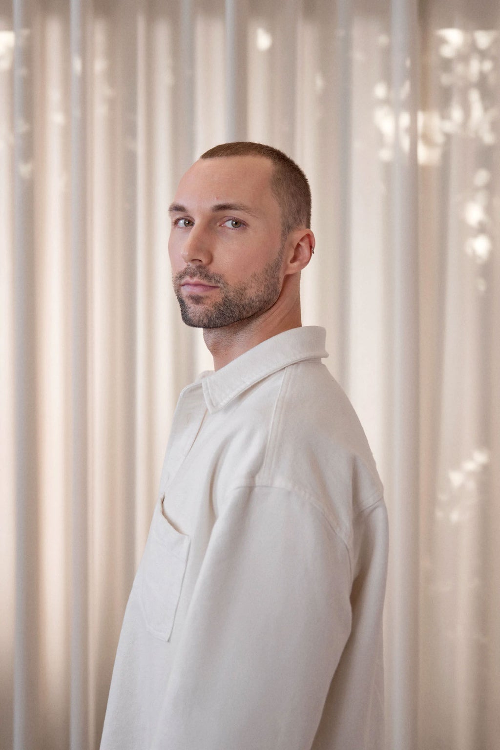 Portretfoto van Andrés Reisinger.