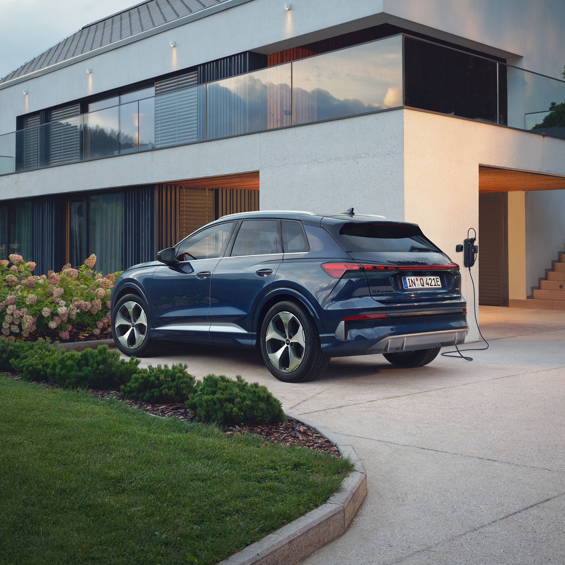 la nouvelle Audi Q4 e-tron se pare d'un bandeau lumineux