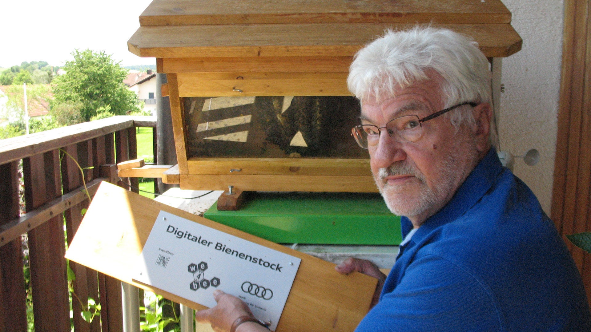 Man demonstrates the digital beehive