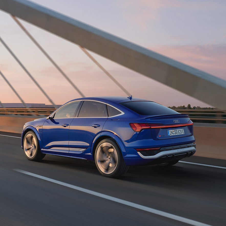 Side view Audi Q8 Sportback e-tron