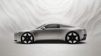 Vorderansicht des Audi Concept C, die seine klaren Oberflächen und die reduzierte Formensprache zur Geltung bringt.