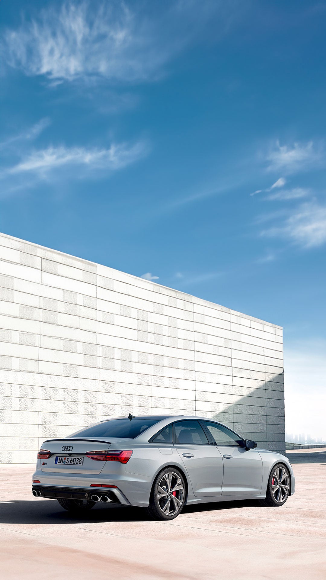 Foto de un Audi sedan, una berlina de cuatro puertas.