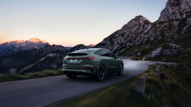 Een achteraanzicht van de Q4 Sportback e-tron