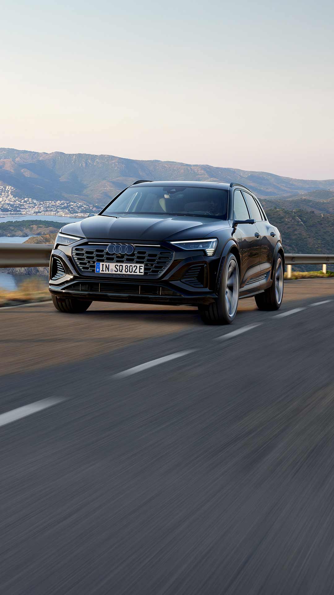 Side view Audi SQ8 e-tron