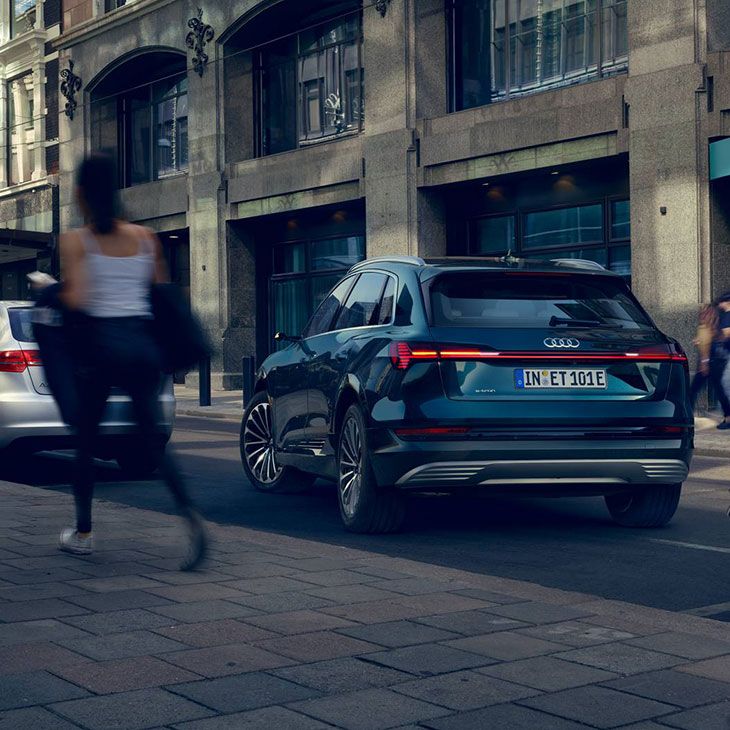 Laat inparkeren maar aan de auto over