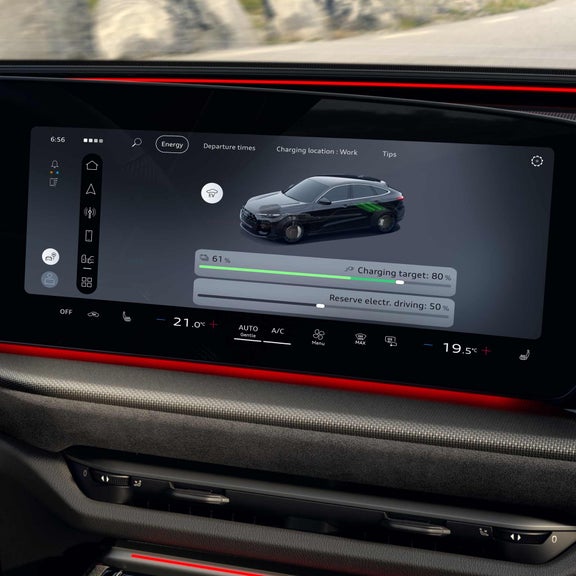 Close-up of the MMI display in the cockpit of the Q5 Sportback e-hybrid. The screen shows the vehicle's charging status and available reserve.