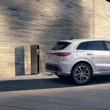 Foto de la eficiencia y el ahorro de combustible que ofrece un Audi híbrido enchufable. 