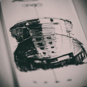 Een schets van de Audi Nuvolari op een vel papier.