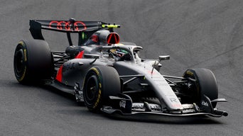 Vettura Audi R26 in pista di Formula 1