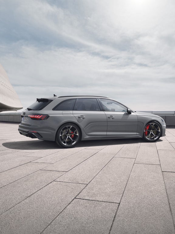  Szare Audi RS 4 Avant.