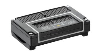 Audi Marderabwehr mit Ultraschall vor weißem Hintergrund