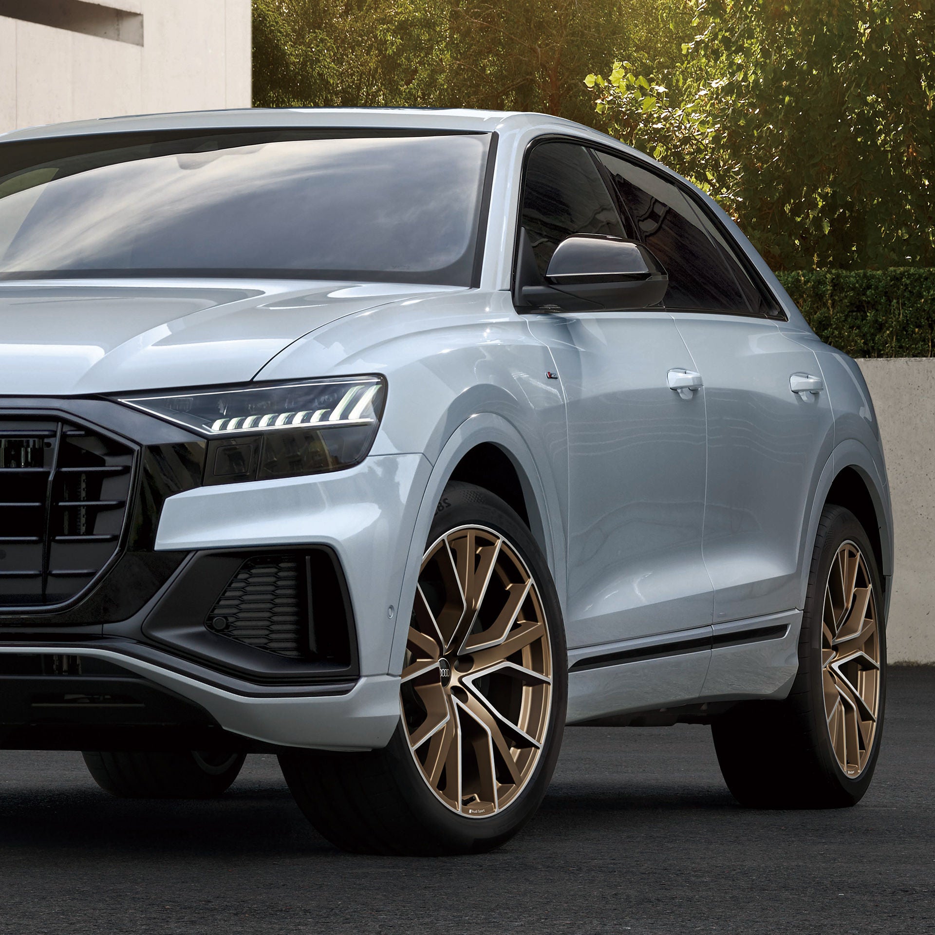 Audi Q8 bronze edition > 限定モデル > アウディジャパン