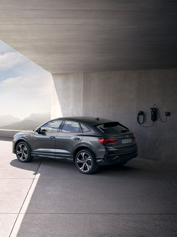 Audi Q3 Sportback TFSI e thuis laden
