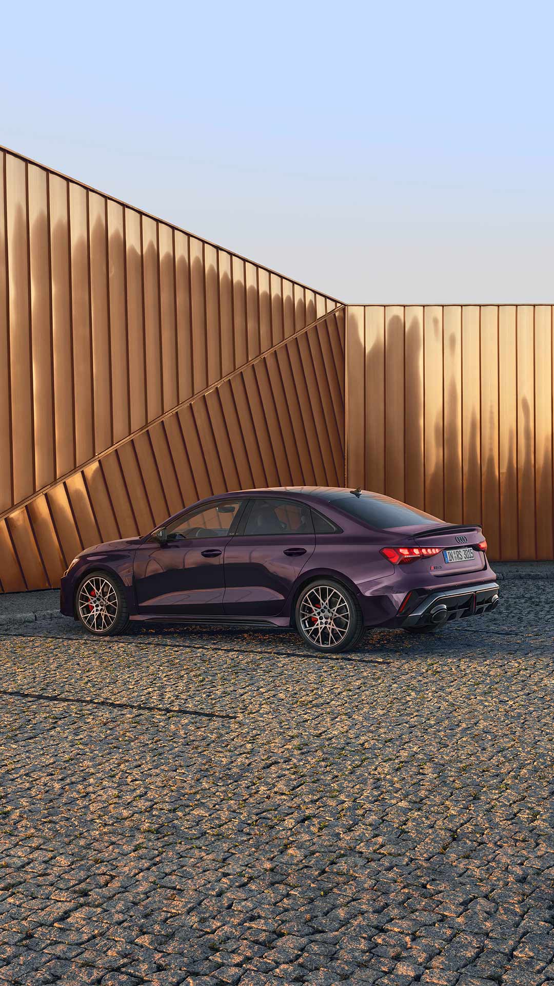 RS 3 Sedan purple pearl effect paint finish