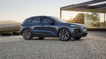 Foto de una oferta de renting de un Audi Q6 e-tron 100% eléctrico.