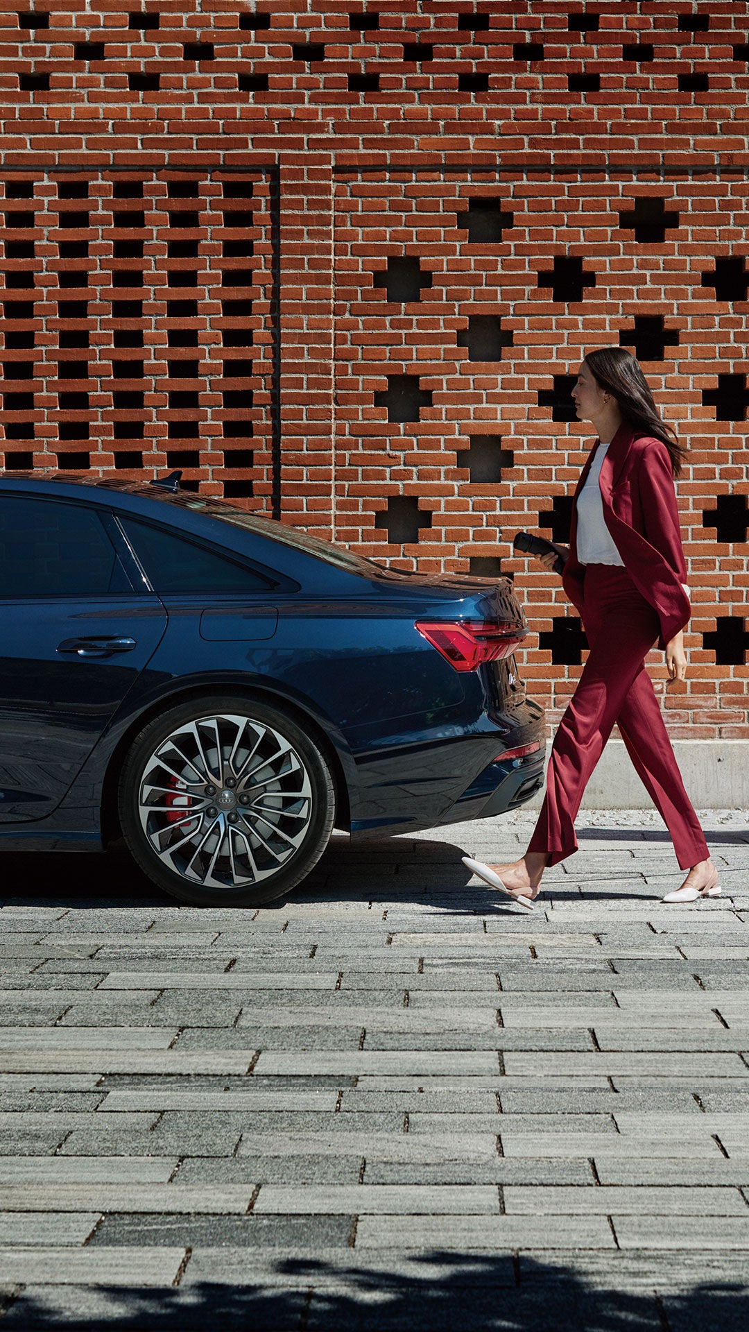 あなたのAudiに、Audi connectを。