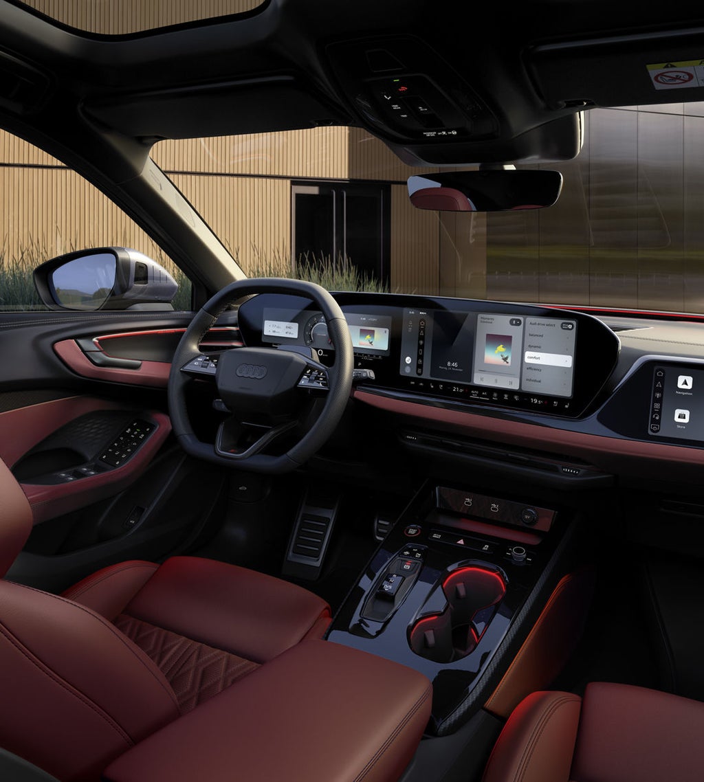 Interior and cockpit of the S5 Avant from the passenger's perspective. The interior is illuminated by red ambient lighting.