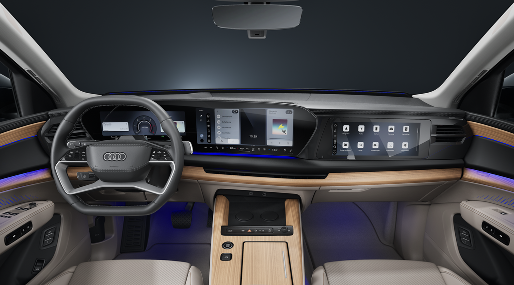 Vue de face sur le tableau de bord et les écrans numériques du SUV Audi Q7.