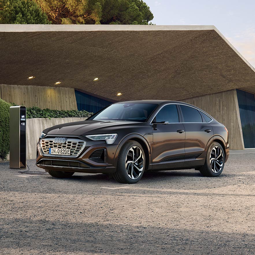 【美品 アウディ Q8 e-tron 純正 21インチ グロスブラック 4本】 Audi Q8 e-tron > アウディジャパン