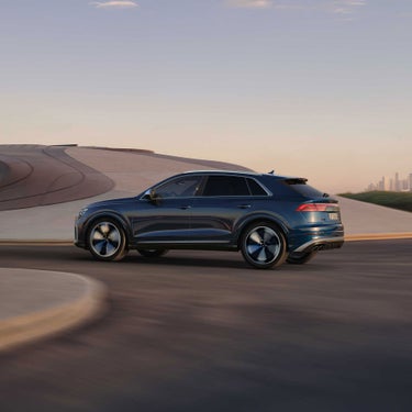 Vista lateral Audi SQ8 SUV