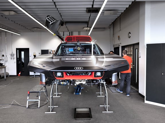 The Audi RS Q e-tron in parts in the “start-up room”; the front section can be seen.