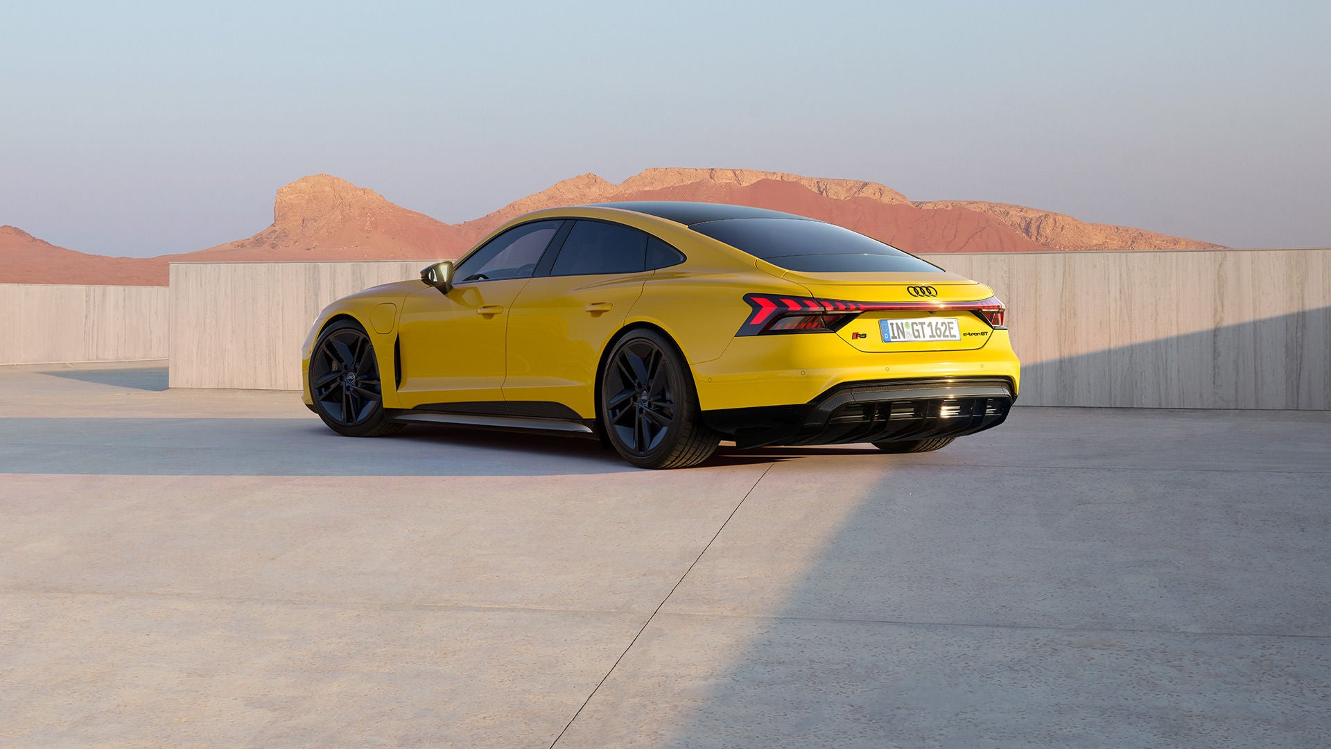 Widok z boku na R8 Coupé V10 Performance quattro RWD