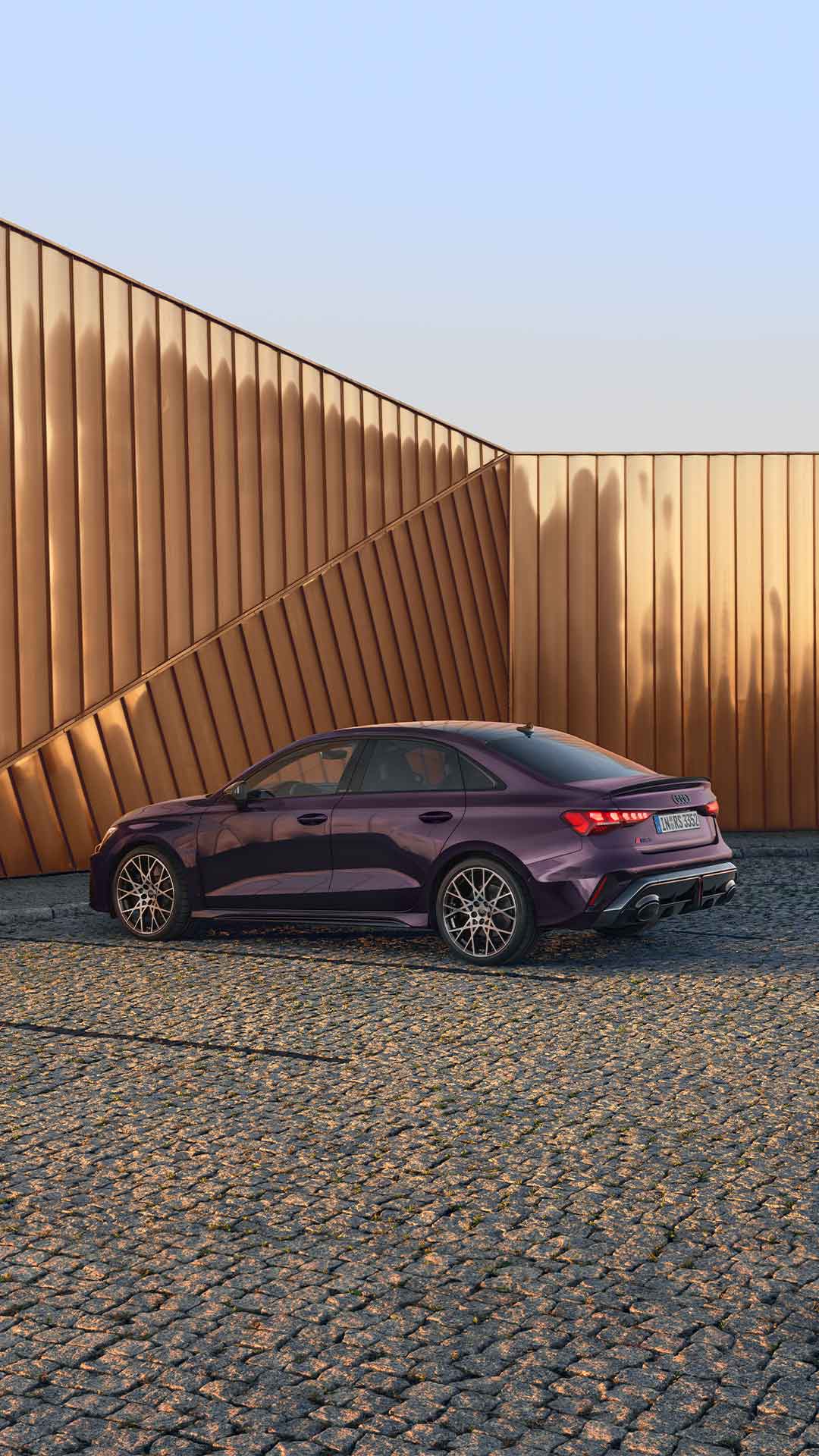 Foto de un Audi RS 3 Sedan con pintura Audi exclusive.