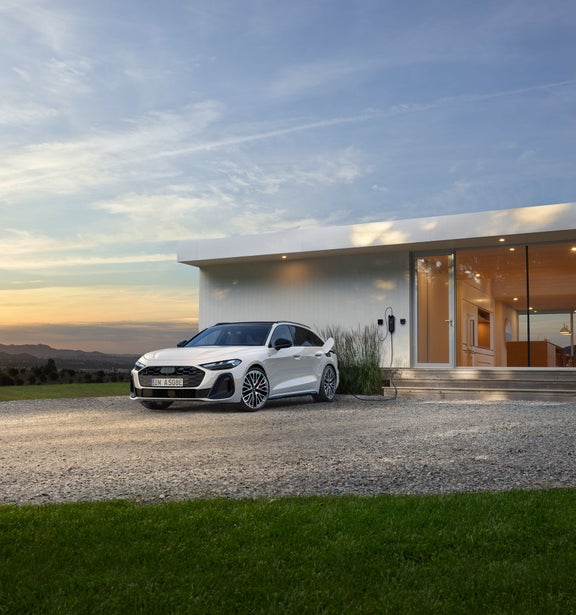 Audi A5 Avant e-hybrid Charging