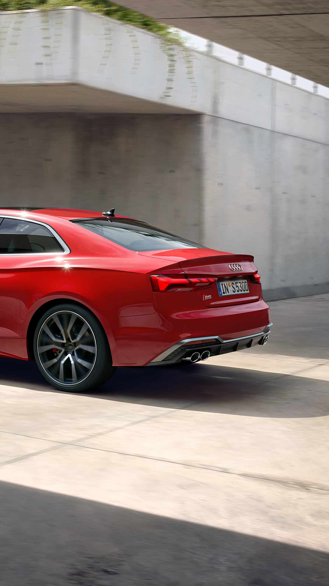 Side view Audi S5 Coupe