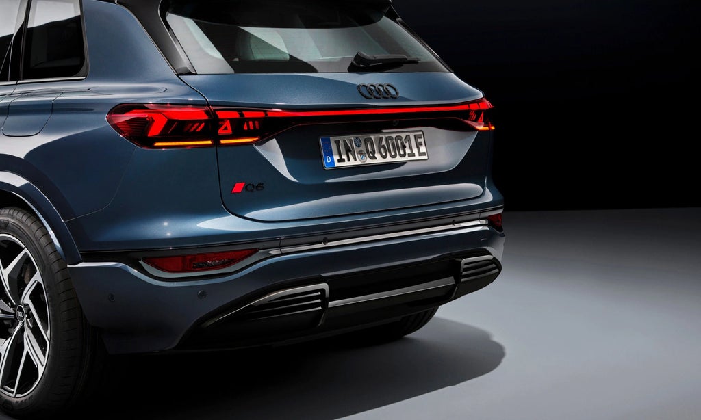 Communication lights of the Audi Q6 e-tron.