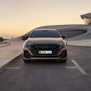 Front view Audi Q8