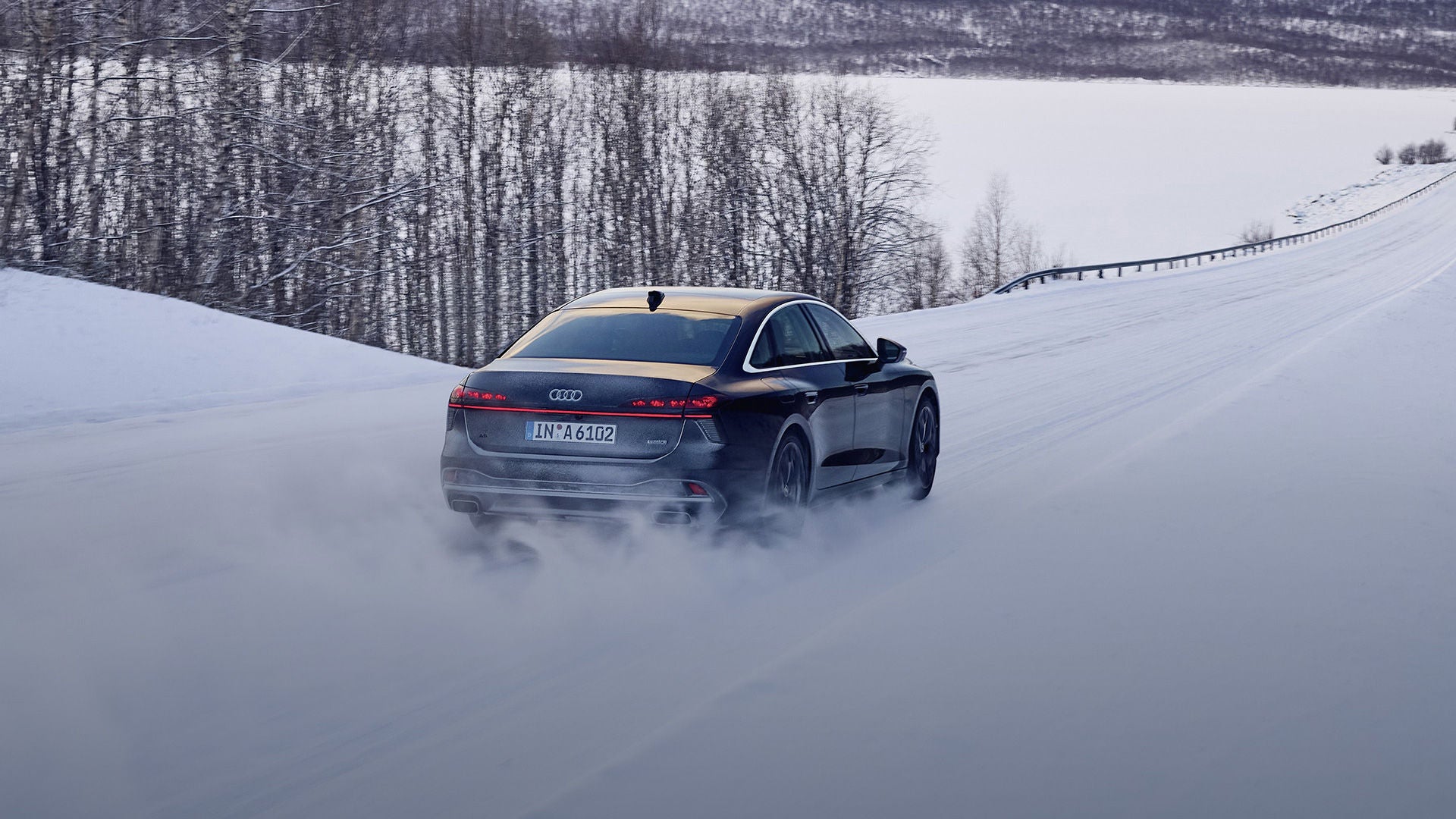 Audi Modell auf verschneiter Straße