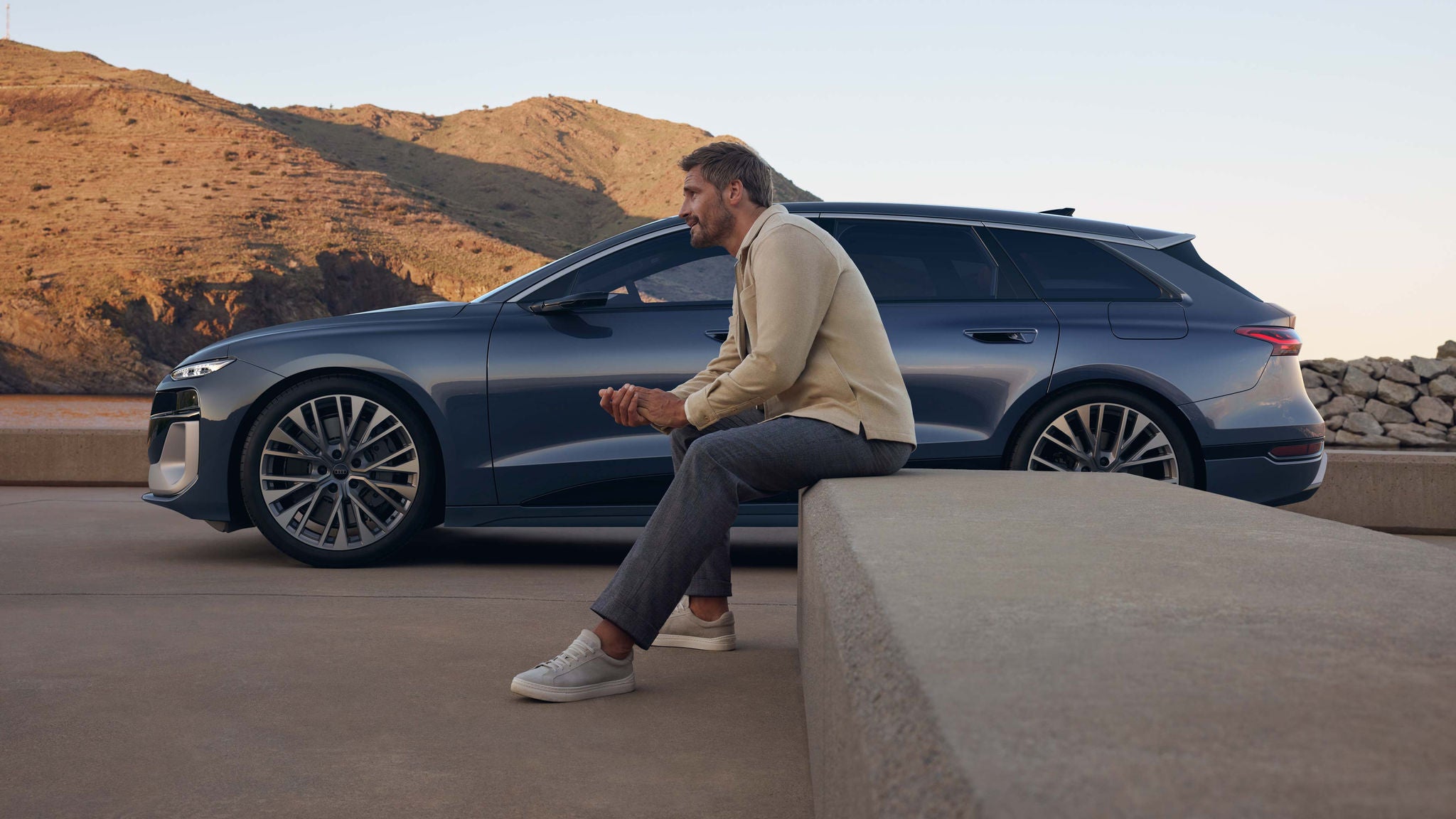 Foto del servicio de llamada de emergencia legal de Audi connect.