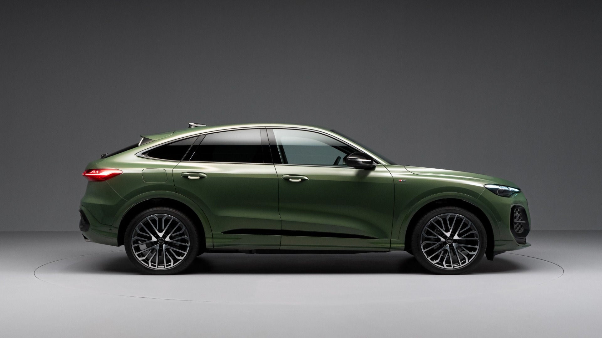 Side view of the Audi Q5 Sportback.