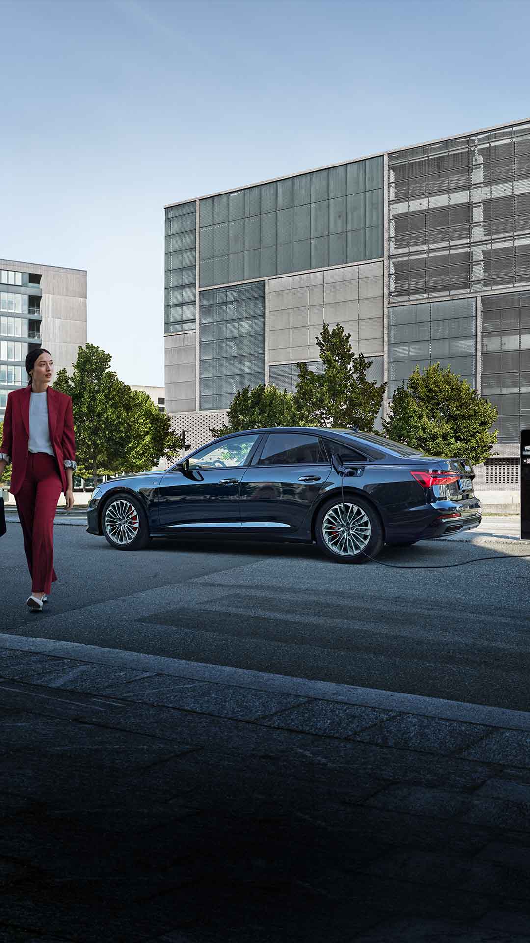 Frontal side view Audi e-tron S Sportback